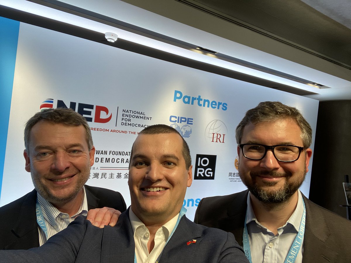 Czech gang at @NEDemocracy conference in Taipei.

Šimon Pánek of @people_in_need, @JakubKlepal of Forum2000, and myself.

Thanks to @DamonMacWilson @ThinkDemocracy @MoveDemocracy & @CIPEglobal @TFDemocracy and many other friends.

Govts of Russia and China will be defeated.