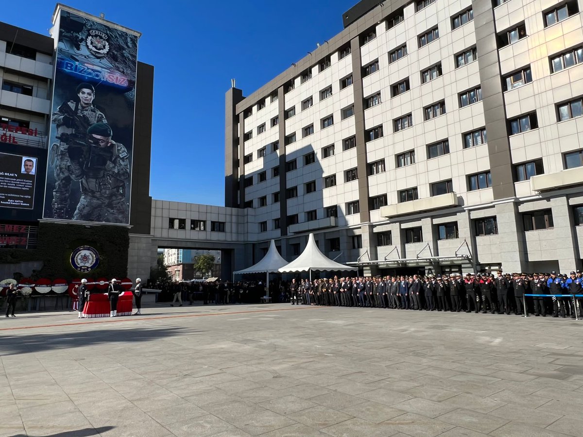 İl Başkanımız Sn. <a href="/birolgurmhp/">Birol Gür</a>, Silivri ilçemizde görevini gerçekleştirirken şehit olan Komiser Yardımcısı Alim NAR için İl Emniyet Müdürlüğü Vatan yerleşkesinde düzenlenen cenaze törenine Fatih İlçe Başkanımız ile birlikte katıldı.

Şehidimize Allah’tan rahmet dileriz