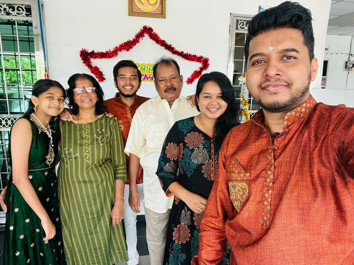 vathani_5's tweet photo. All the lights of the world cannot be compared even to a ray of the inner light of the self. Merge yourself in this light and enjoy the festival of lights with family.

May this Deepavali fill into our lives new hopes for future and new dreams for tomorrow. 

Happy Deepavali. https://t.co/0Nxdv5lgWM