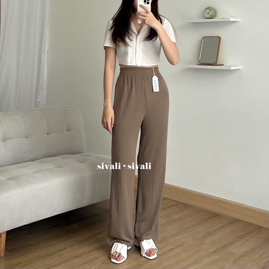 mochanpost's tweet photo. Tips outfit untuk yang memiliki paha besar #OOTD #ootdfashion

1. Pilih atasan yang panjangnya sampai paha
https://t.co/RsQU8yA5Yn
https://t.co/cAKe2zc6Ao

2. Pilih bawahan dengan mode lebar seperti kulot atau kulot highwaist
https://t.co/aedHvBgWOG
https://t.co/TmYOqQc2Bj https://t.co/jaepkowzKU