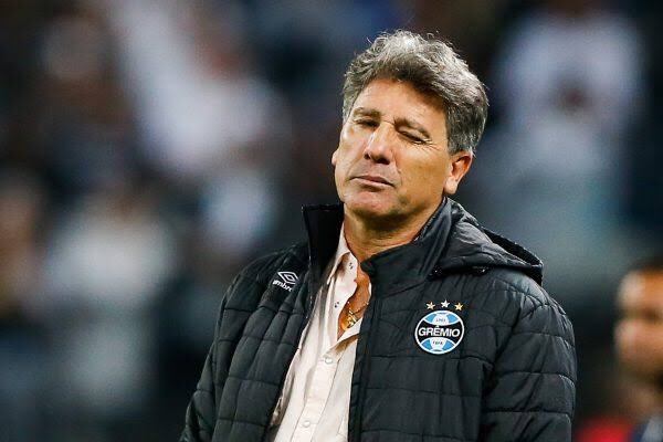 marcelo_falci's tweet photo. Eles subiram o Grêmio. Apesar do elenco desqualificado. Dois grandes treinadores de futebol. Dois ídolos do clube. Mais uma vez marcam os seus nomes na história do Imortal Tricolor. https://t.co/aS3Gp7AaIN