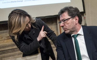 tempoweb's tweet photo. Una marea di agevolazioni arrivano a fine corsa. Il bivio della premier: confermarle o fare cassa per utilizzare diversamente le risorse? #giorgiameloni #bonusedilizi #bonusfacciate #bonustv #bonusnido #governomeloni #24ottobre https://t.co/0Kzs1OfSAt https://t.co/YAeKRUm9Yh