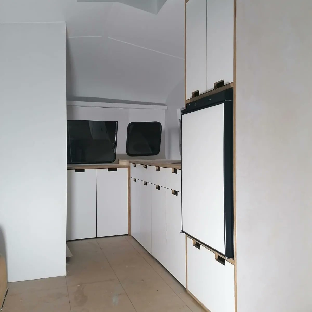 TheEnglishCarav's tweet photo. Richard making - fitting the new bespoke kitchen back into Dora.
#theenglishcaravancompany #vintagecaravanworkshop #caravanworkshop #caravanrestoration #cheltenhamcaravan #doratheexplorer #dora #justus #thestarks https://t.co/vNc9g4woeD