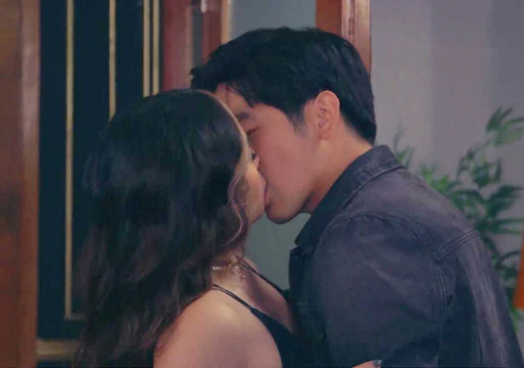 popoy__gonzales's tweet photo. the 1st lips to lips scene of joshnella. unexpected! 😱🙈 

#DarnaVsBorgo https://t.co/i2SyJ9G1nw