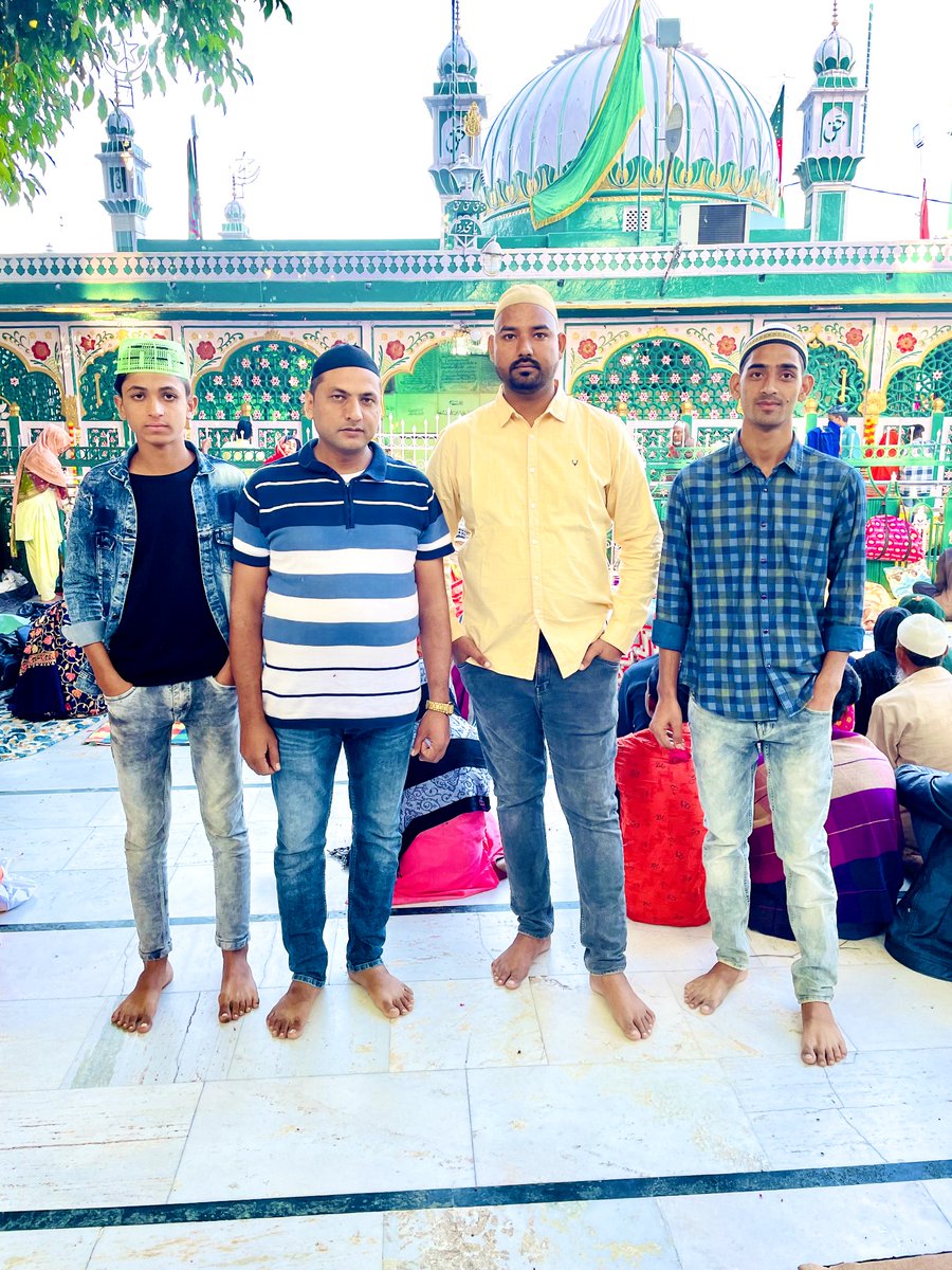 TurkArbazAyaz1's tweet photo. Beadab ehtaram kya jane Kufar karne wala eman kya jane Jise apni hasti ka na ho pata Woh mere sabir ka mukaam kya jaane..

#yasabir_haqsabir #sabirpak #kaliyar_sharif https://t.co/gCbdI77XzW