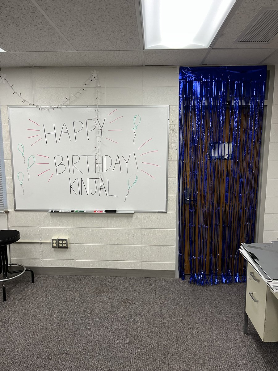 Majumder_Lab's tweet photo. Walked into the office to find this surprise waiting for me this morning. #bestlabever https://t.co/mdrcyH6Rrn