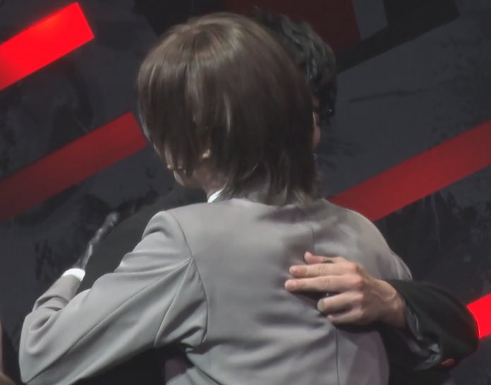 septicdevotee's tweet photo. shuake hug real 💔💔💔 i feel like i waited my entire life for this moment thank you stage play https://t.co/tR43e4V10H