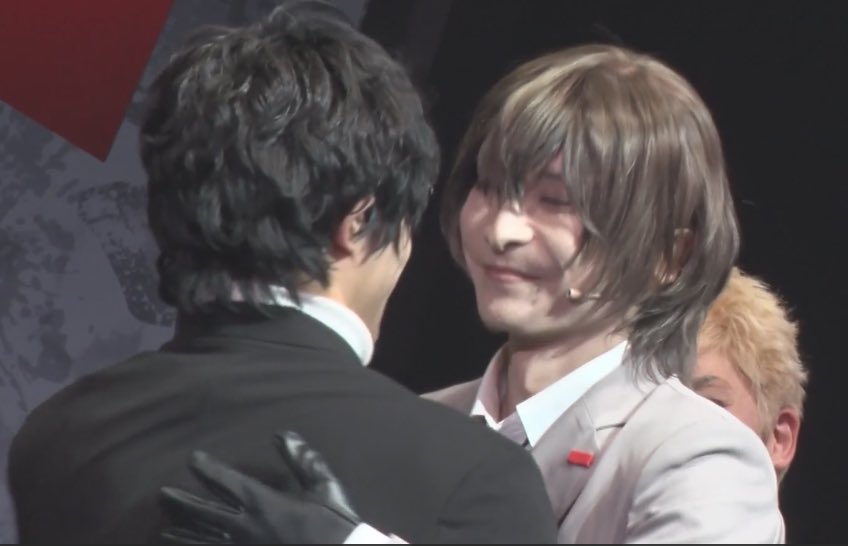septicdevotee's tweet photo. shuake hug real 💔💔💔 i feel like i waited my entire life for this moment thank you stage play https://t.co/tR43e4V10H
