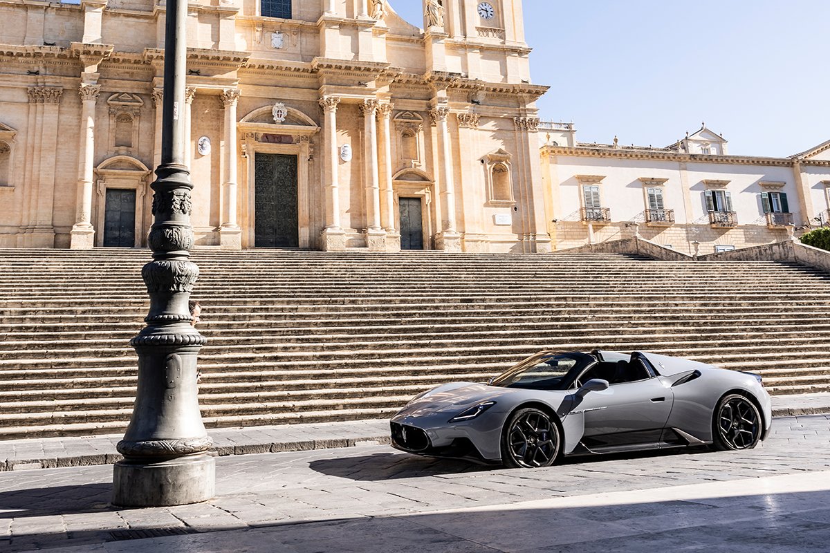 Maserati_HQ's tweet photo. Admit it. You zoomed in on the Cielo.
#MaseratiMC20Cielo #Maserati https://t.co/ociZB5yzR9