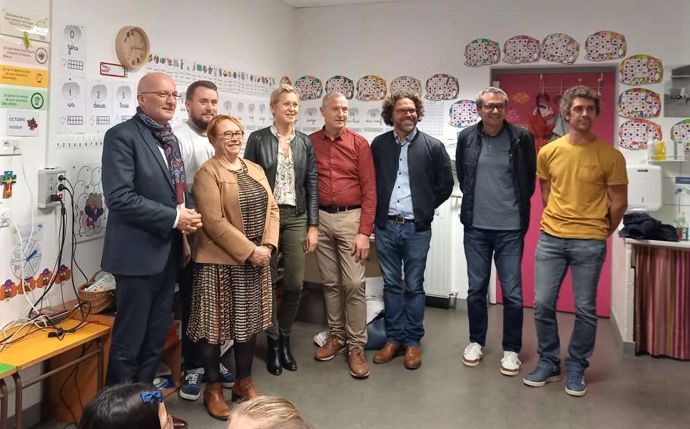 OPAB_OPLB's tweet photo. @NMuzillac @ALehenanff @ddec56 La filière bilingue de l’école du Sacré-Cœur à @NMuzillac a été inaugurée le 21 octobre en présence de la députée de la 1re circ. du #Morbihan @ALehenanff, la conseillère départementale Marie-Odile Jarlegan, le maire Patrick Beillon, des représentants de la @DDEC56 et l'#OPLB https://t.co/E5hCHIzcsw