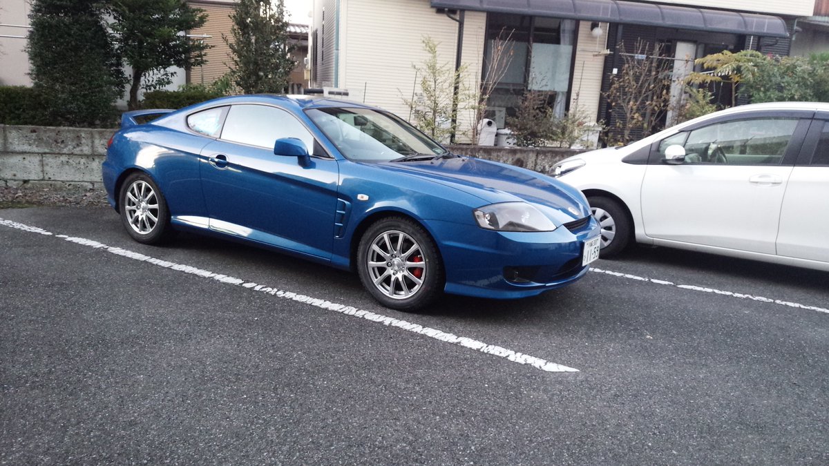 hrk1977's tweet photo. 写真発掘ついでに愛車3台並べて見る。
全部同系統の顔だなww
ちなみに2枚目のボンネットは凍結してます。
#HYUNDAI #TUSCANI #FORD #FOCUS #ST170 #SUZUKI #SWIFT #ZC33S https://t.co/kM0oDCkNCD