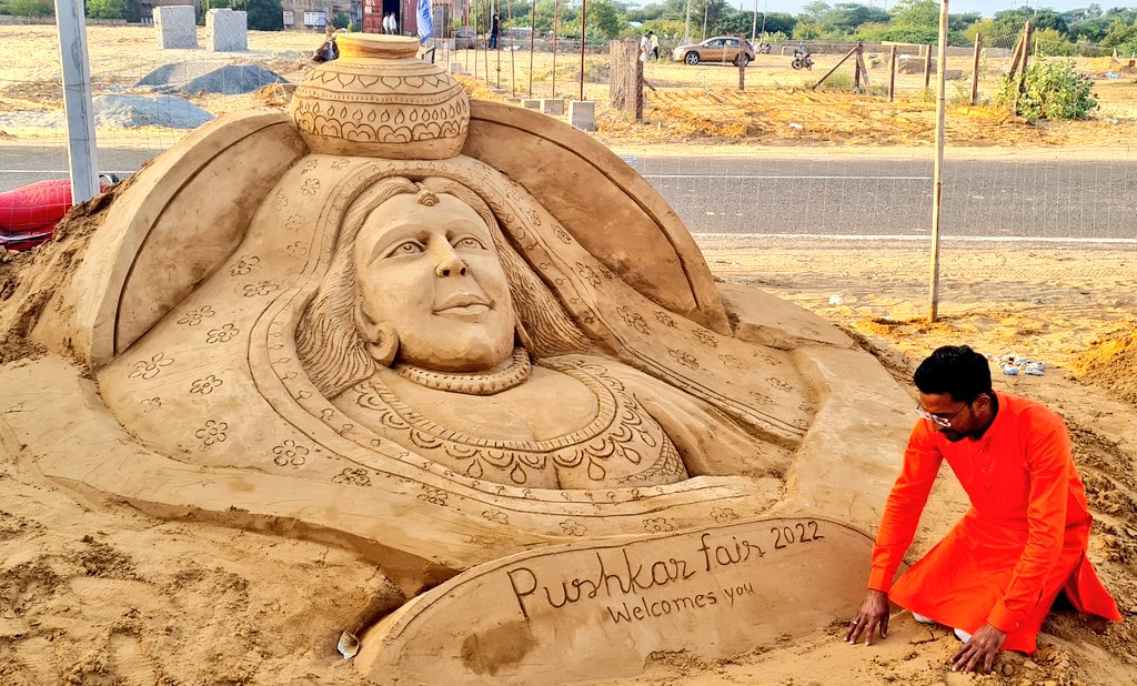 sandartistajay's tweet photo. Welcome to #pushkar_fair_2022 today my sand art at #pushkar_desert. #Rajasthan #sandart https://t.co/oG8mDmYd0g