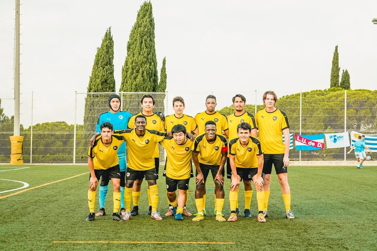 b1socceracad3my's tweet photo. ⚽📷🇺🇾 El nuevo equipo B1 disputó su primer amistoso de la temporada contra @LUD_Oficial. Un partido intenso contra un equipo muy fuerte que desafió a nuestros jugadores. Fue un placer y les mandamos un fuerte abrazo amigos #charrúa!! https://t.co/7ZzJ0MLblL #B1Friends https://t.co/DGOWW0ExFG