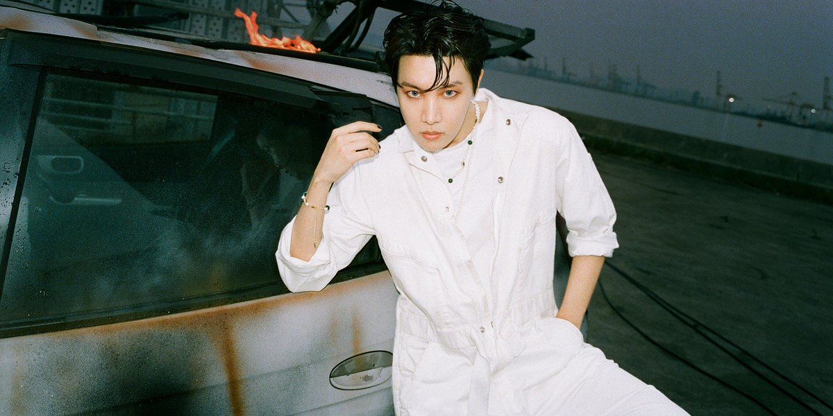 Jhope_ChartData's tweet image. #jhope received a total of 11 nominations at the 2022 MAMA awards (6 as a Soloist &amp;amp; 5 as a BTS member) becoming the most nominated artist this year! 😭👏

Please stream harder than ever and keep buying (physical &amp;amp; digital copies). Our focus is MORE (JITB) and Rush Hour!!!