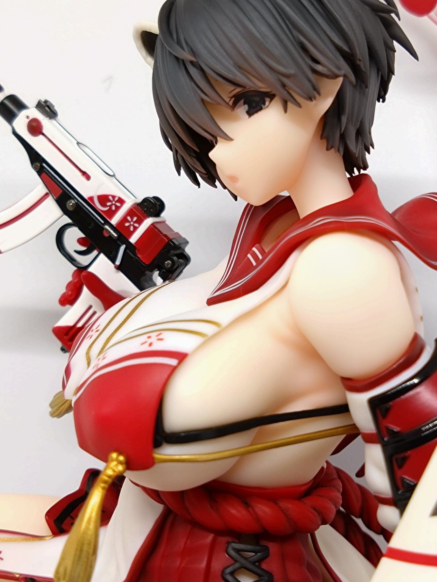 見ろよこのやべー横乳を…

よく見るとお膝の色移りががが 