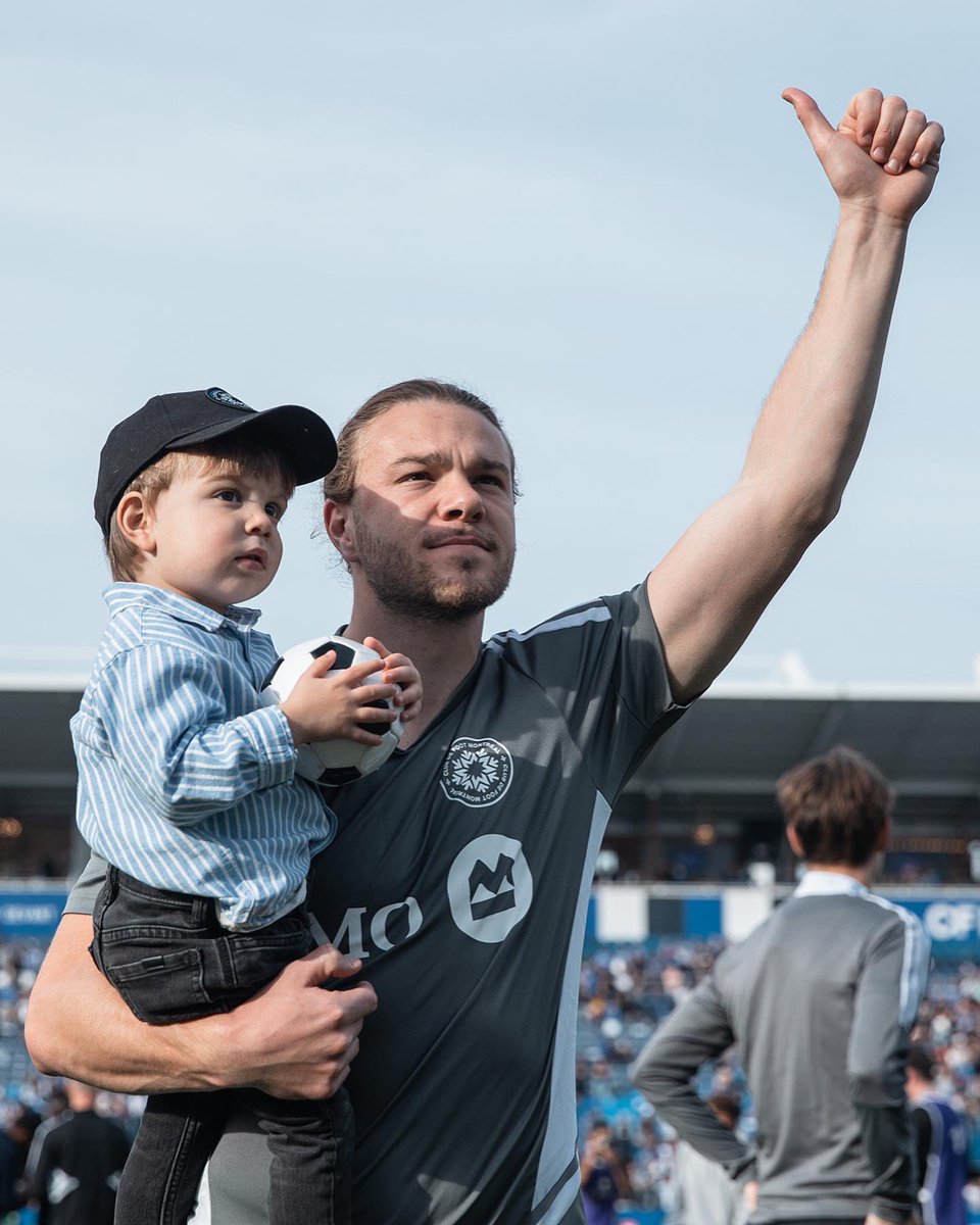 MERCI MONTRÉAL 💙
Merci à mes coéquipiers, aux staff technique, medical, la direction, tous les employés du Club, l’équipe derrière l’équipe!
Merci aux partisans pour votre support, votre amour, pour les émotions.
Quel plaisir &amp; honneur de représenter ce Club, cette ville! 💙