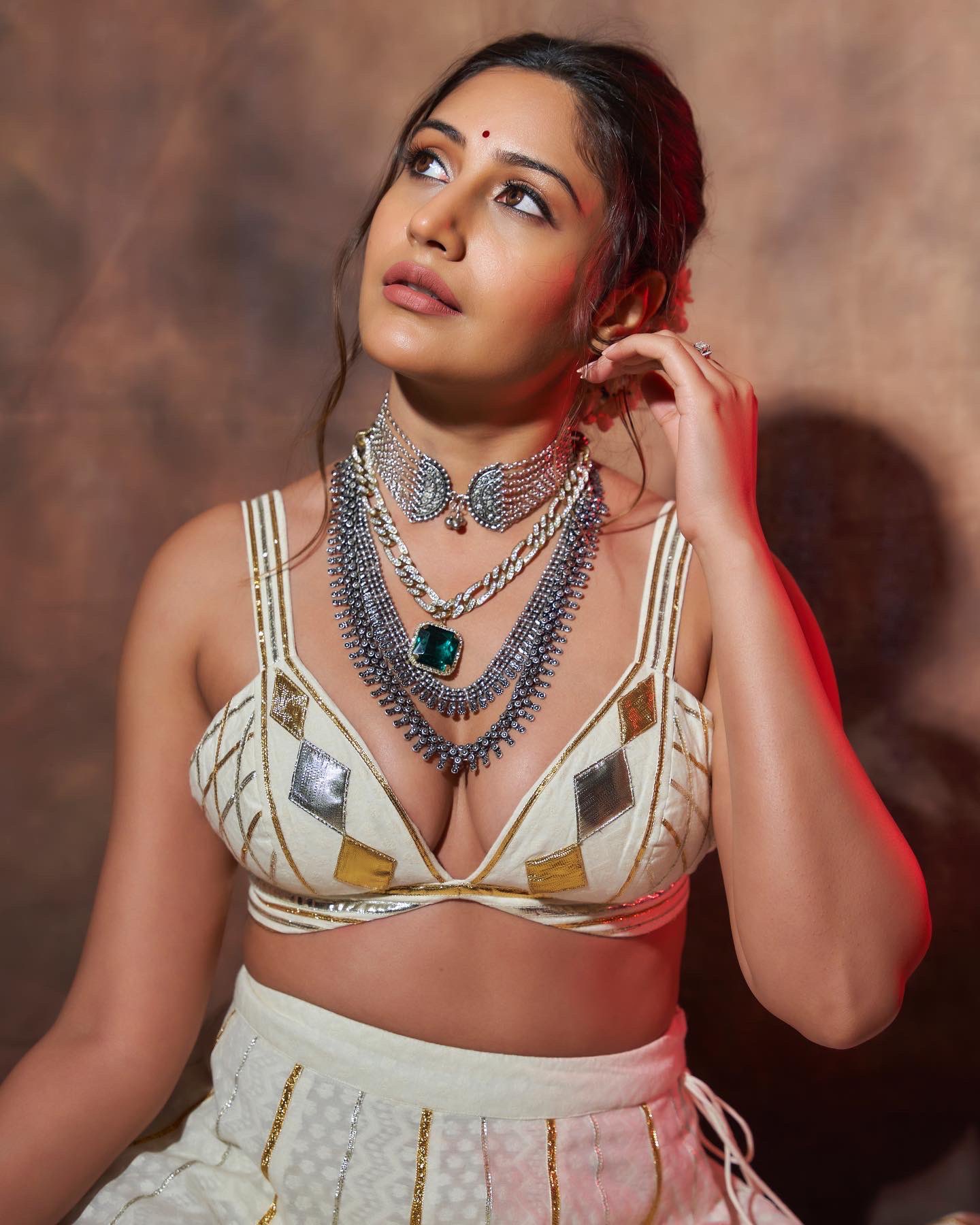 surbhi chandna hot look pic