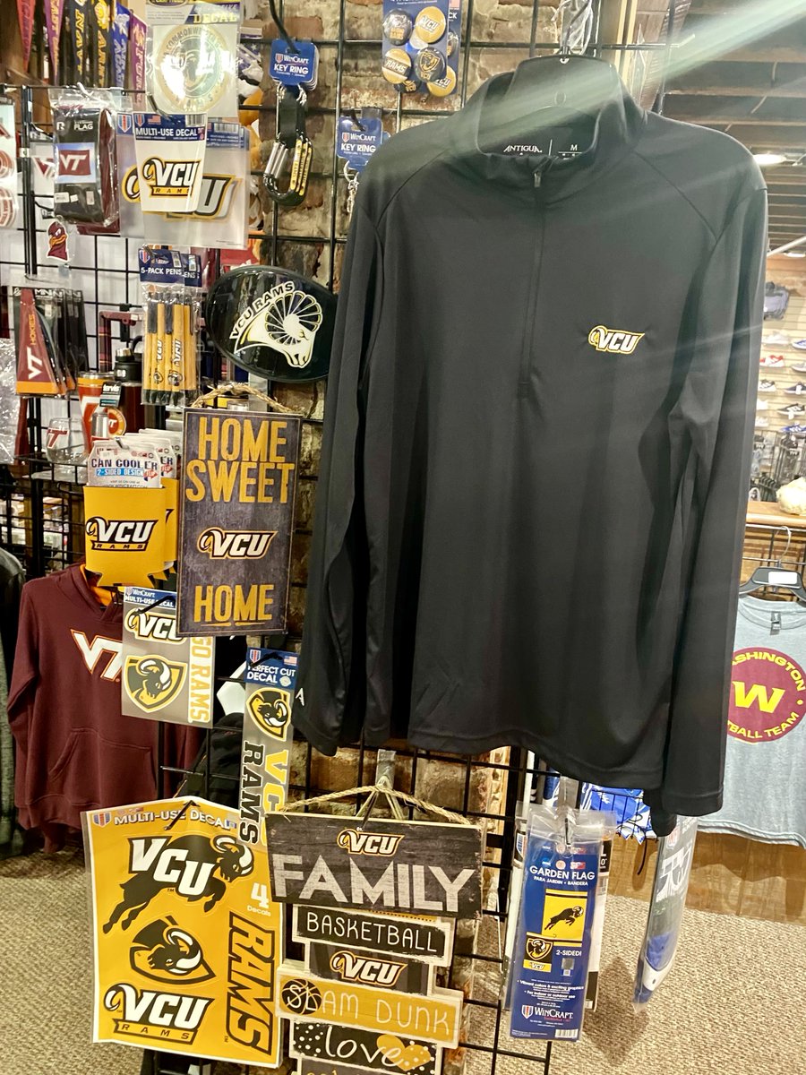 VCUGear's tweet photo. We're here for all the black & gold gear. 🖤💛 Check out all the #VCU gear at Disco Sports🪩 including a 32 oz Tervis, a quarter zip, cheerleader bears and lots more!
#VCURams #LetsGoVCU #VCUGear #VCUAlumni https://t.co/r85p1sSTSV