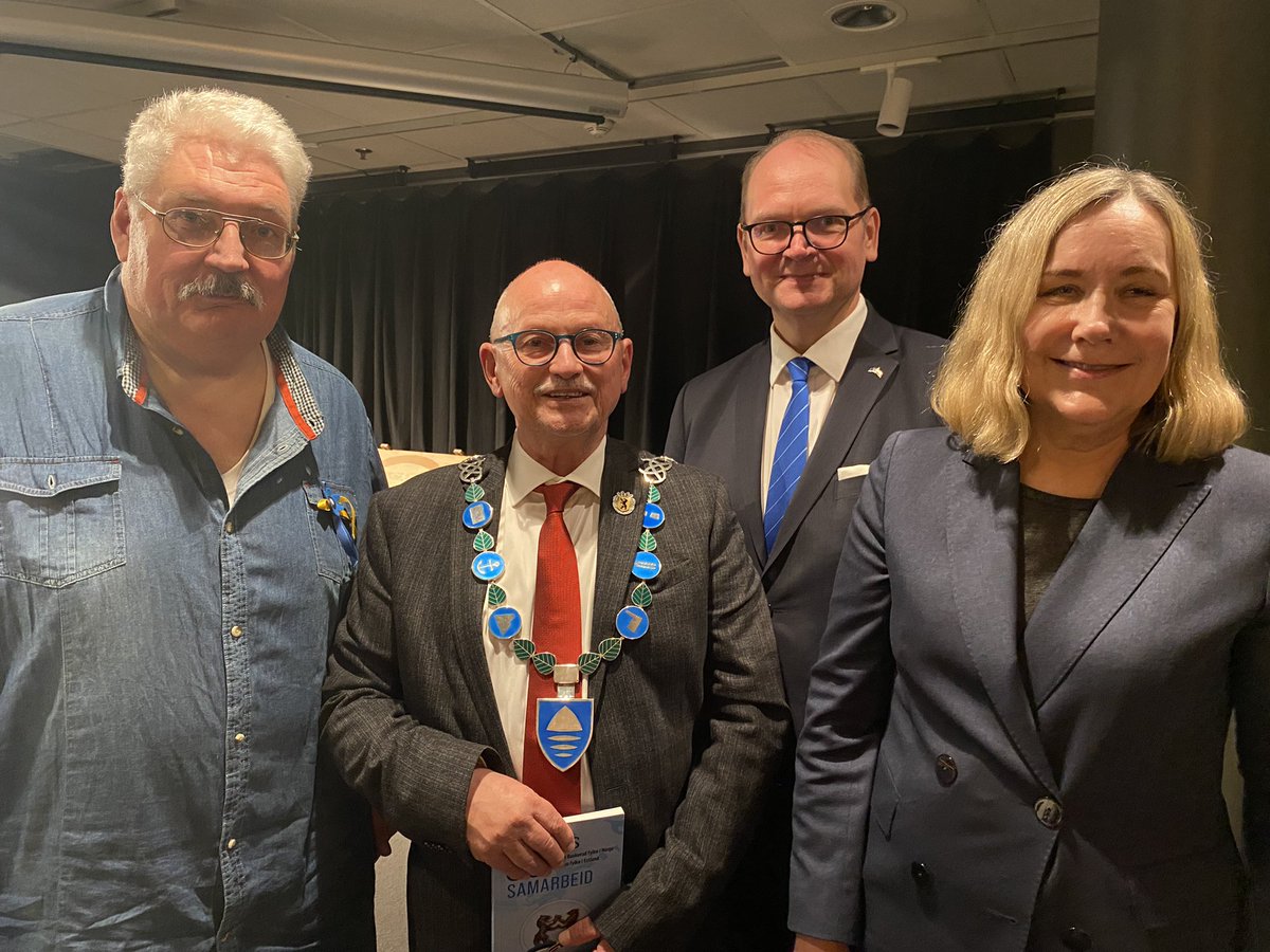 Thanks to Roger Ryberg @vikenfk for a great book launch in Drammen about the friendship  between Parnu &amp; Buskerud #bestfriendforever 🇳🇴❤️🇪🇪<a href="/ParnuPostimees/">Pärnu Postimees</a> <a href="/DrammensTidende/">Drammens Tidende</a> <a href="/LauriBambus/">Lauri Bambus 🇪🇪</a> @ <a href="/AHuitfeldt/">Anniken Huitfeldt</a>