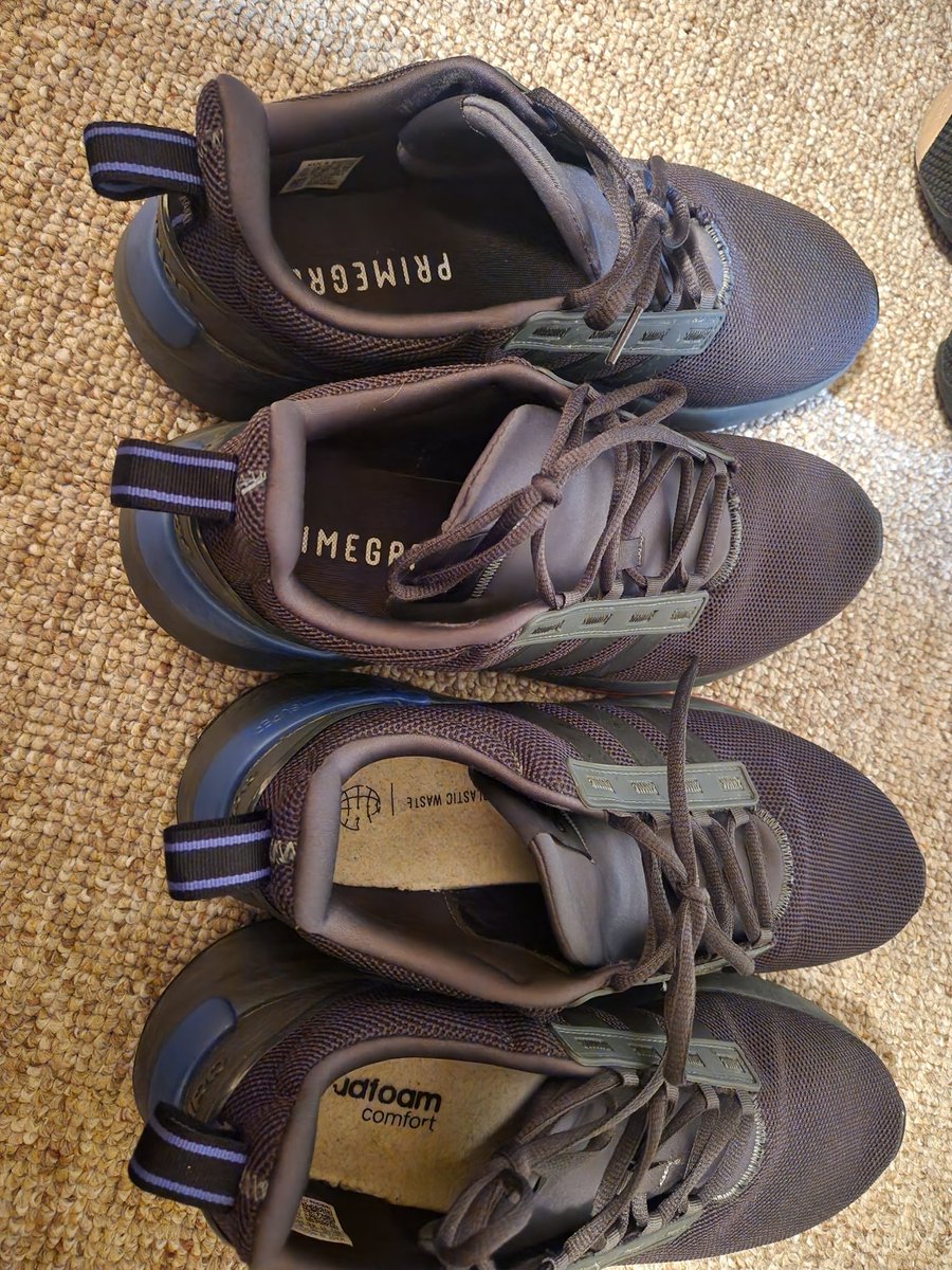 jenSedgley's tweet photo. @adidas, I ordered a 2nd pair of these sneakers, but it seems I received a pair missing the insole? After only 2 weeks of wearing, they are worn through. This poor quality of your shoes is disappointing. #adidasoriginals https://t.co/IQS2bjnfts