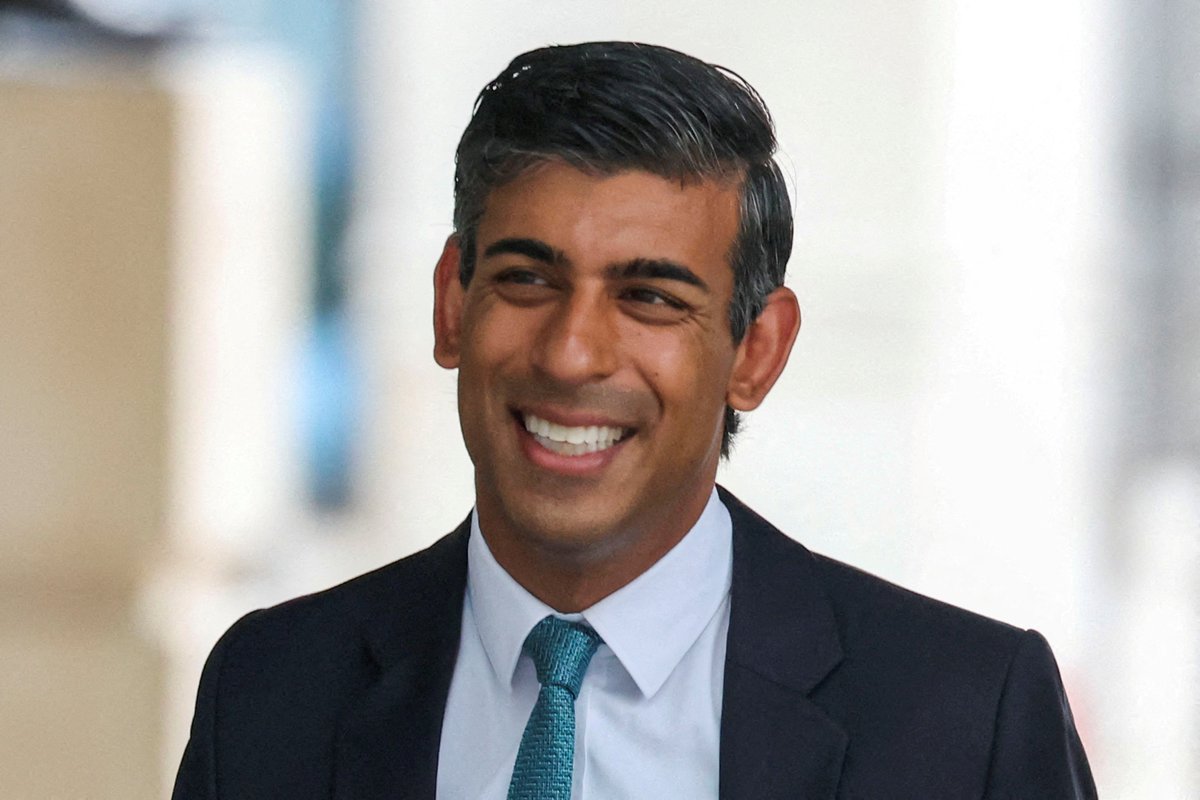 ajplus's tweet image. BREAKING: Rishi Sunak is now set to become UK's next prime minister, after the other candidate withdrew.

The ex-finance minister and his wife have an estimated $824 million fortune, while 14 million people in the UK cannot afford regular meals.