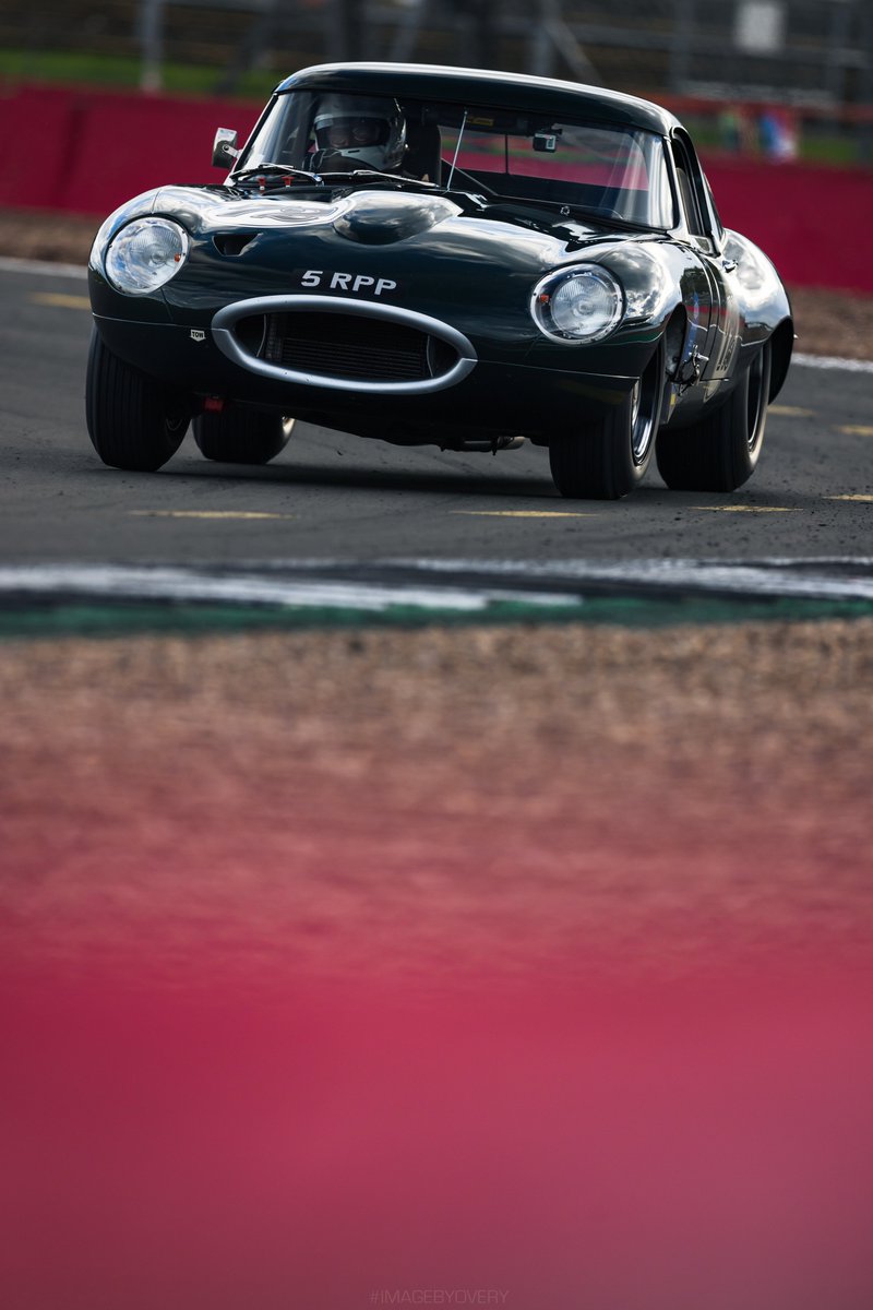 robertovery's tweet photo. ANYTHING BUT NORMAL #IMAGEBYOVERY #motorracinglegends #silverstone #jag400 #stormhour #grantwilliamsracing #etype #jaguar #rainplay https://t.co/QMLBGmy3fx