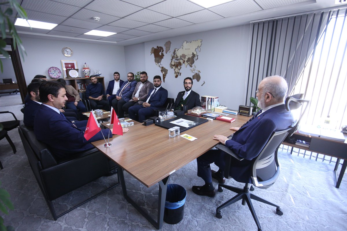 SaadetPartisi's tweet photo. Genel Başkanımız Temel Karamollaoğlu, Genel Merkez Gençlik Kolları Yönetim Kurulu Üyeleriyle bir araya geldi. https://t.co/1BOYAhN1HQ