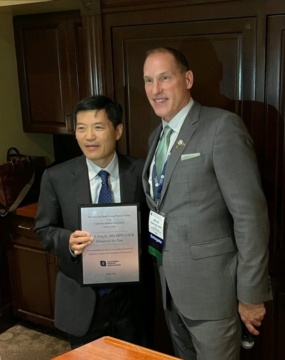 j_luh's tweet photo. Congratulations to @RogerEngMD on his #SSGPF #PhysicianOfTheYear award, presented by @CMAdocs trustee @EricRHansenDO on his tireless efforts advocating on behalf of solo and small group #physicians 

Many thanks to @CAPphysicians for sponsorship of this award https://t.co/4oc0295GJh