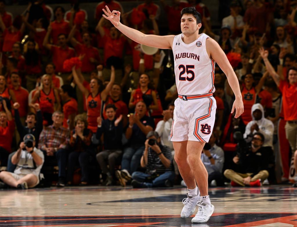 .<a href="/icyywen/">WENDELL GREEN JR ✞❤️‍🩹</a> recently called mechanical engineering senior Chandler Leopard "the best shooter I’ve ever played with in my life." 

You should see him in the classroom... 

A new ep. of the best podcast in higher education awaits... <a href="/AuburnMBB/">Auburn Basketball</a>

eng.auburn.edu/news/2022/10/g…