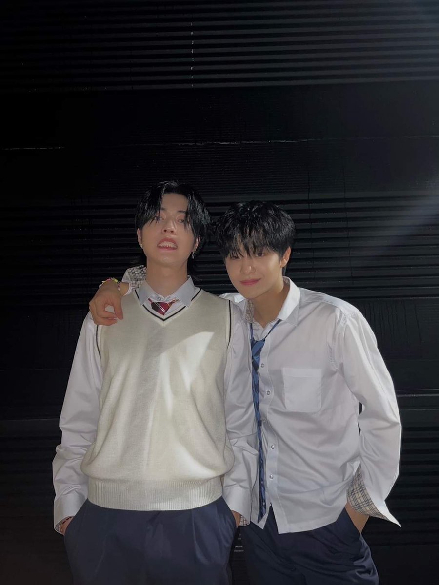 phyo13104's tweet photo. I vote #treasure for Worldwide Fan's Choice Top 10 #MAMAVOTE https://t.co/AxwnUwiSDX