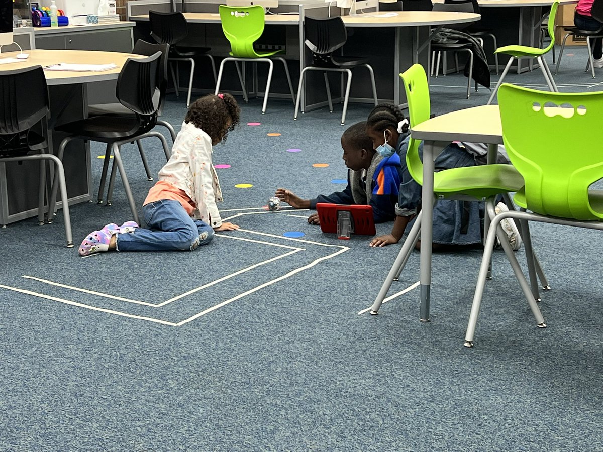 TheSTEMnerdette's tweet image. 3rd graders in Ms. Huneycutt’s class started reviewing EQ and vocab. After reading a short informational text on robots that serve food and a class discussion, they used an organizer to compare to @Sphero and worked in collab groups to use block code. #STEMeducation #STEMatWCS