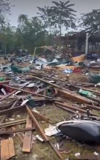 moephwintphyu's tweet photo. JUNTA MASSACRE ! More than 80 dead bodies have been picked up  due to the bombing of the Phakant KIO ceremony by the army. A large number of injured people are trying to receive medical treatment. #WarCrimesOfJunta #WhatsHappeninglnMyanmar https://t.co/B8qqmds2Ix