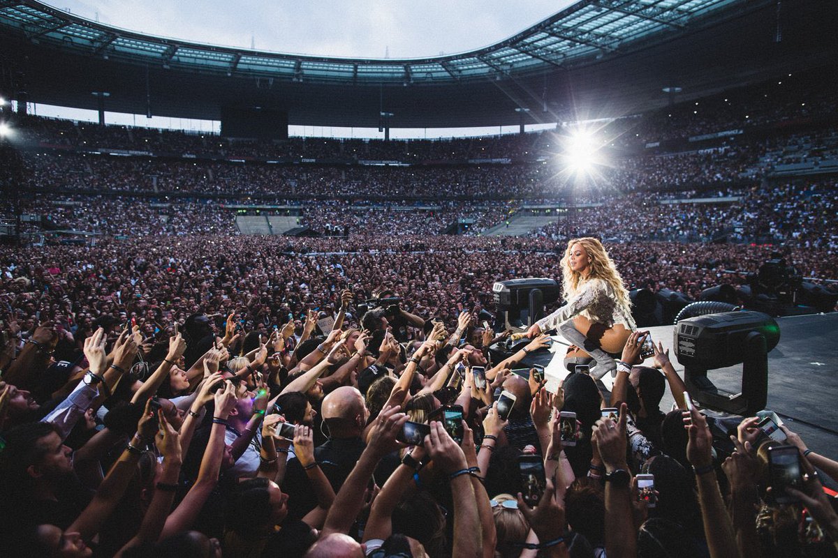 BeytanTeam's tweet image. 🚨 According to an insider, the official Renaissance Tour announcement will come out on Black Friday, November 25th.