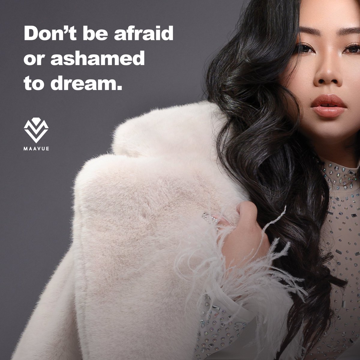 MaaVue's tweet photo. When you read this, I hope it gives you the strength to keep going. Even when it’s hard. Because on the other side of your fear, pain, and struggle -- lies your greatness.
#mondaymotivation #dreambig #believeinyourself https://t.co/C5CPzNDiHh