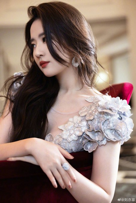 Yifei's Sina ก.ย.- ธ.ค. 2565 Ff1m5ywagAAJl94?format=jpg&name=small