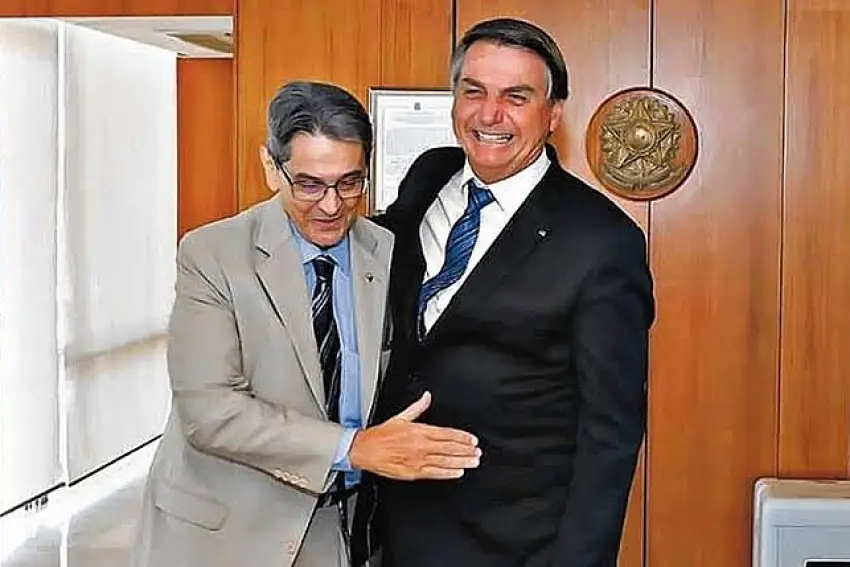CidoParis's tweet photo. @Rconstantino Pois é, o grande e admirável #BobJeff, que abriu os caminhos para os BOLSONAROS na política agora virou bandido, né? https://t.co/iQTvohy7zE
