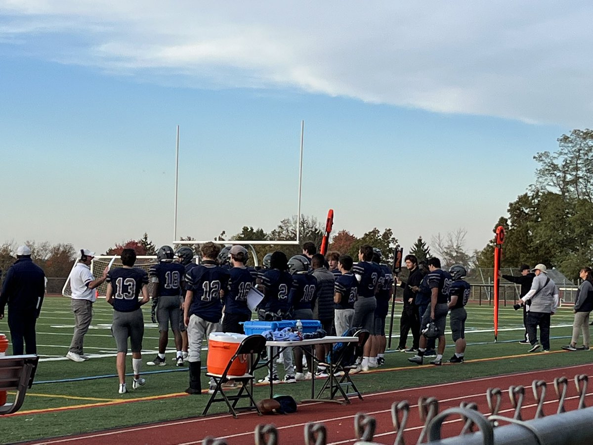 ElaineWeave13's tweet photo. Proud of the Pingry Football team on another win vs MoBeard this past weekend. #PingryFootball #GoBigBlue @jasonweave12 https://t.co/nRKPtYZ8cq
