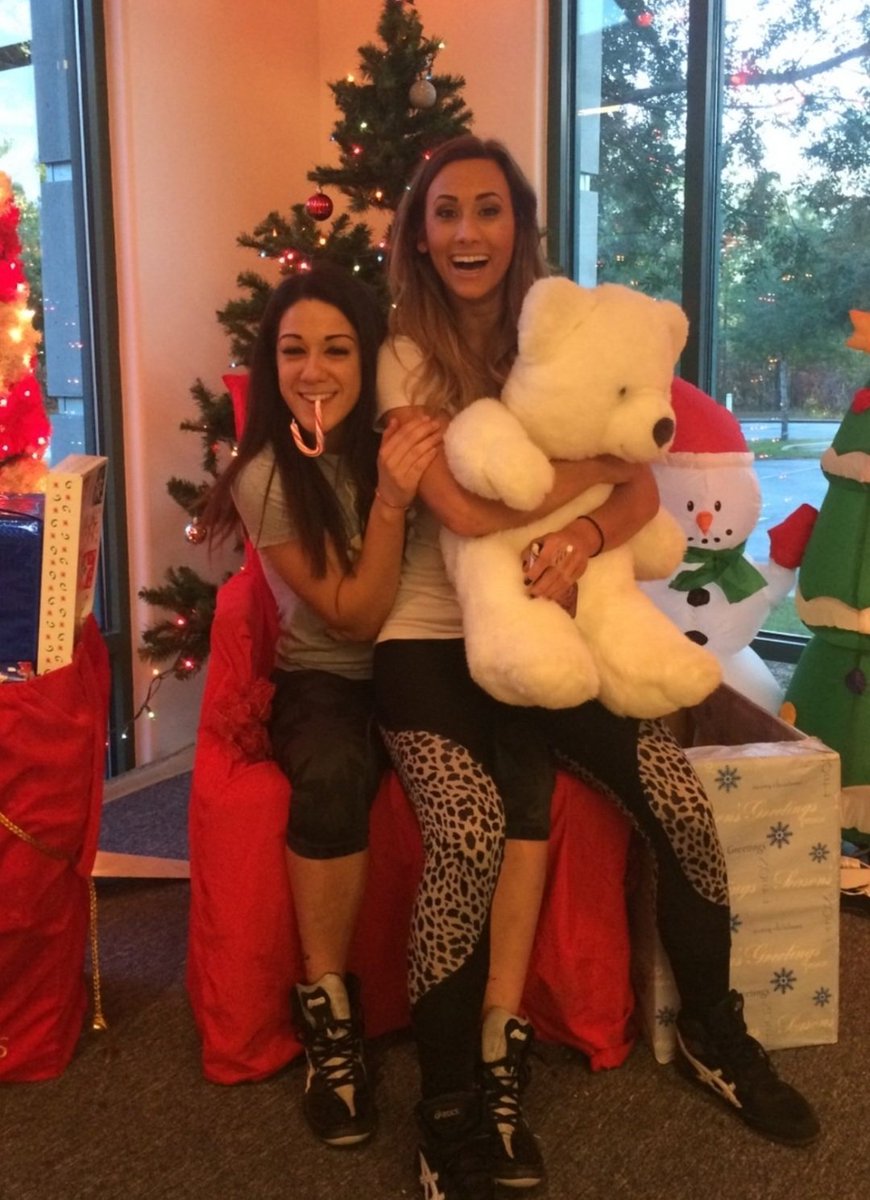 ๐ณ๐ธ๐ฝ๐ถ ๐ณ๐พ๐ฝ๐ถ ๐ท๐ด๐ป๐ป๐พ? ใ Not @itsBayleyWWE tweet media