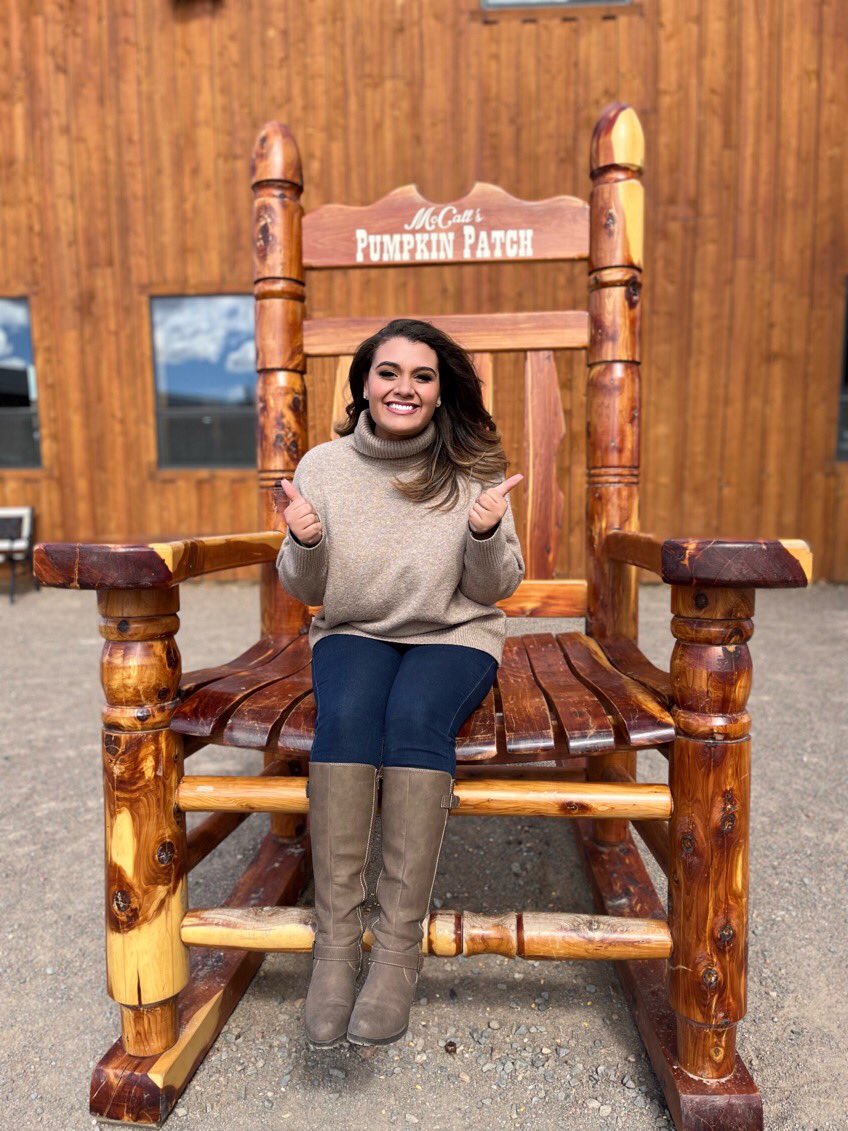 BreanaAlbizu's tweet photo. From dust on my face to hay in my eye, it was a pretty windy day to visit a pumpkin patch yesterday. 🎃
But obviously, that didn’t stop me. 🥴Thanks #McCallsPumpkinPatch! https://t.co/yROMZdTong