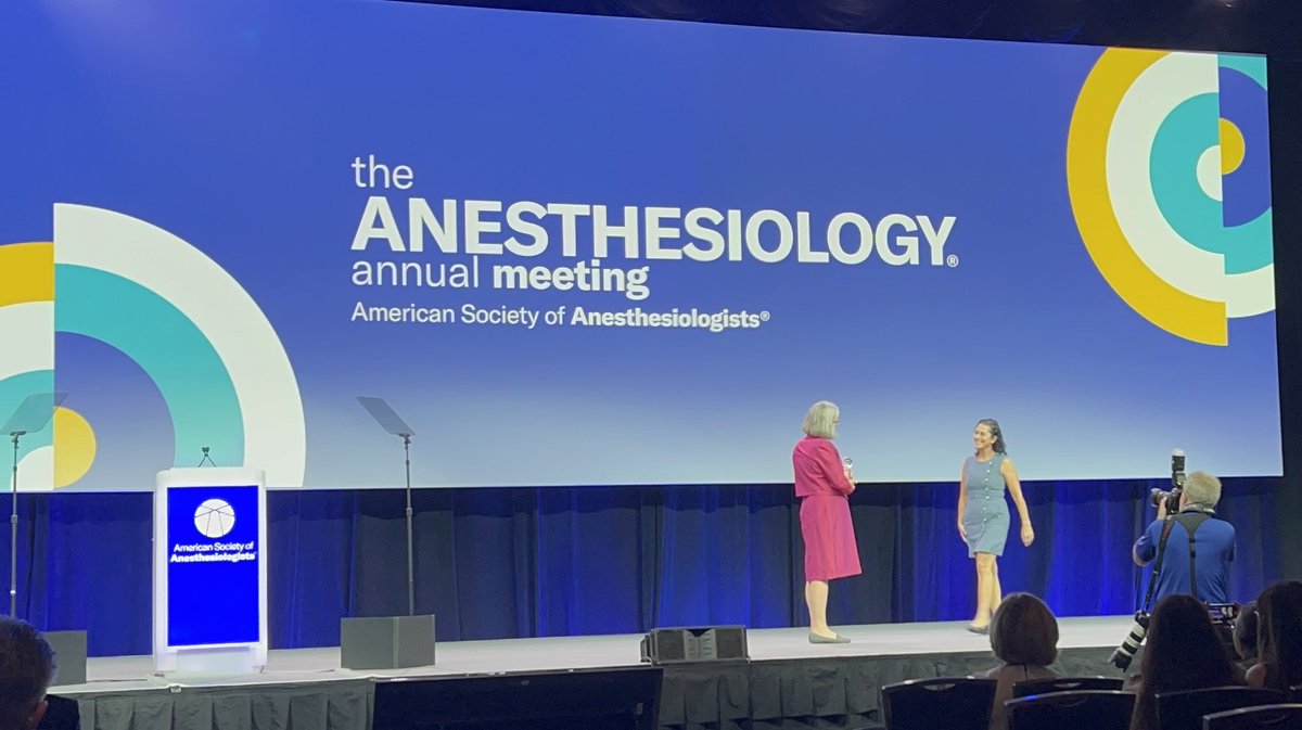 Dr Faye Evans ⁦@DrFayeMazoEvans⁩ receiving the 2022 Nicholas M. Greene, M.D. Award for Outstanding Humanitarian Contribution #ANES22 proud to be a colleague of this outstanding woman ⁦@bch_anesthesia⁩ ⁦⁩ ⁦@PediAnesthesia⁩ ⁦@IARS_Journals⁩