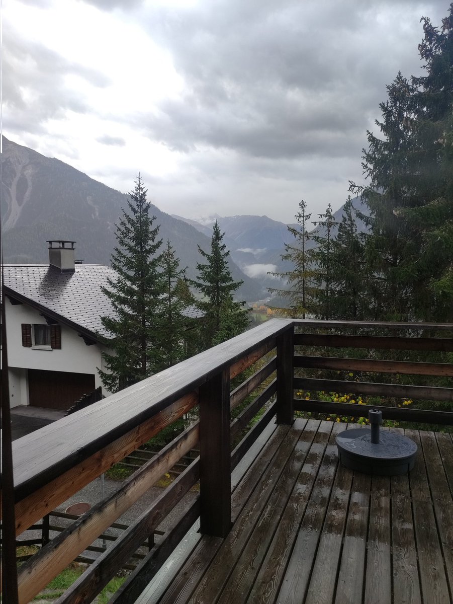 Autumn in Switzerland with fog and rain the whole day. Tomorrow supposed to be better weather 🤞 #cleoontour #familytime