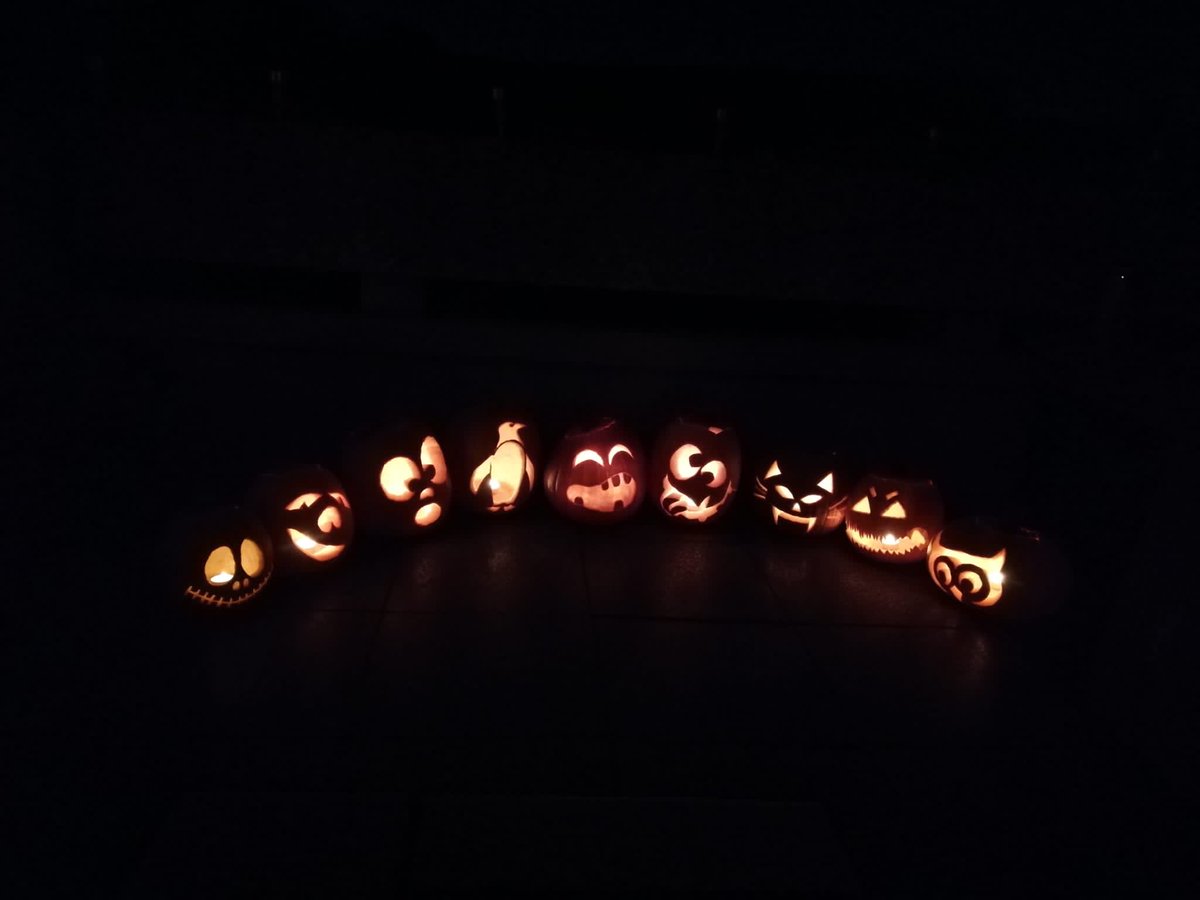 Afterwork activities🤗 Pumpkin carving 2022 🎃 with @NadjaSimeth @GoeRotorLab @johannes_walker @achauschild @BismutoLab and @AlcarazoLab Level pro obviously achieved 🤩 #Halloween2022 #pumpkinseason #PumpkinArtParty