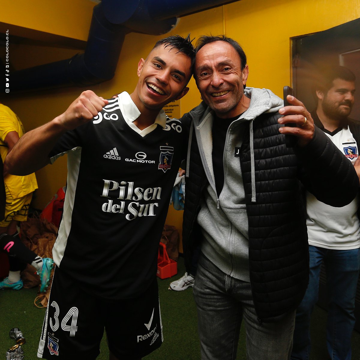 ColoColo's tweet photo. De campeón a #CAMP33ÓN 🏆❤️ https://t.co/jblRk52eMw