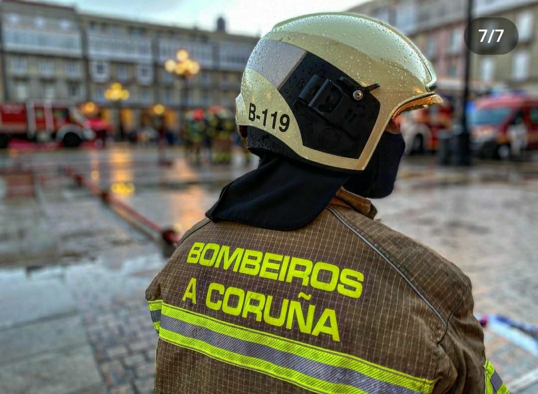 bombeiroscoruna's tweet photo. Pois ata aquí chegou a Semana de Prevención de Incendios da #Coruña 2022.

A afluencia de público demostrou unha vez máis, a pesares da climatoloxía, o interese pola prevención de incendios. 

O noso agradecemento por acompañarnos 👏👏.

📸 @chechusalgado

#SPCoruña2022 https://t.co/HP6D9S36e1