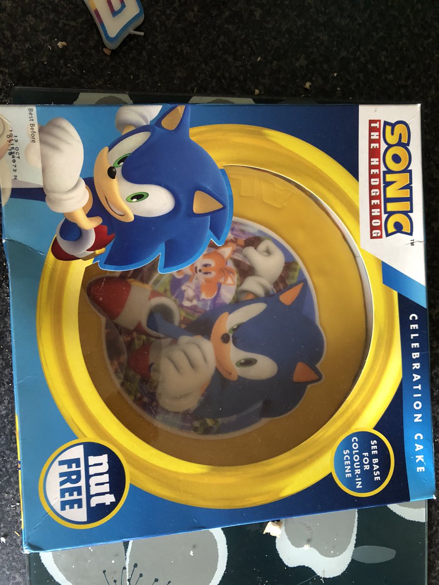 _LouiseSelley's tweet photo. @AsdaServiceTeam @asda some SERIOUS quality checks need to be performed in your stores! This cake bought Friday (21/10) for my sons birthday today https://t.co/1NpXlUpB1j