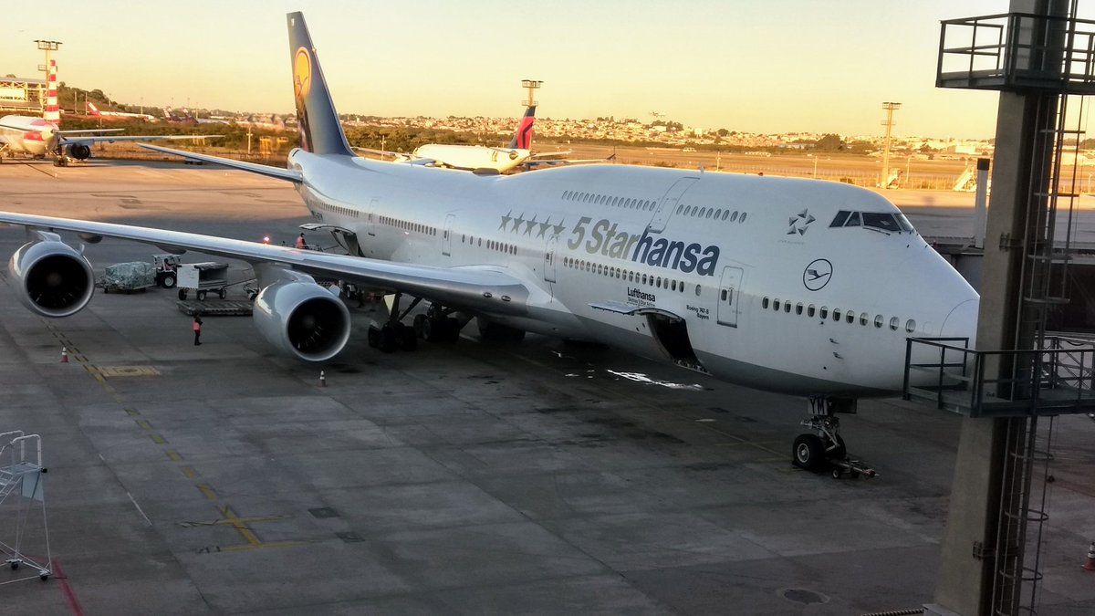 nicocache's tweet photo. @NatyNatyFerro El más chico un PA-11 con el que arranqué a volar (creo que no existe un avión más chico) y el más grande un 747 de Lufthansa. https://t.co/8FlmQ3P48g