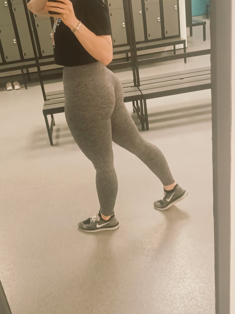 Bunsbunny11's tweet photo. Gym time now. Xx
#gymgirls #gymlife #flashingatwork https://t.co/MOl6nkZIoZ