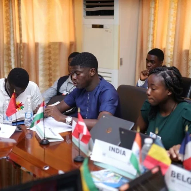LifeLinkGhana's tweet photo. Ongoing committee meetings
#LMUN22 #SHSMUN22 #JHSMUN22 #UNDay22 #MUN #UN https://t.co/vEwINIQzUg