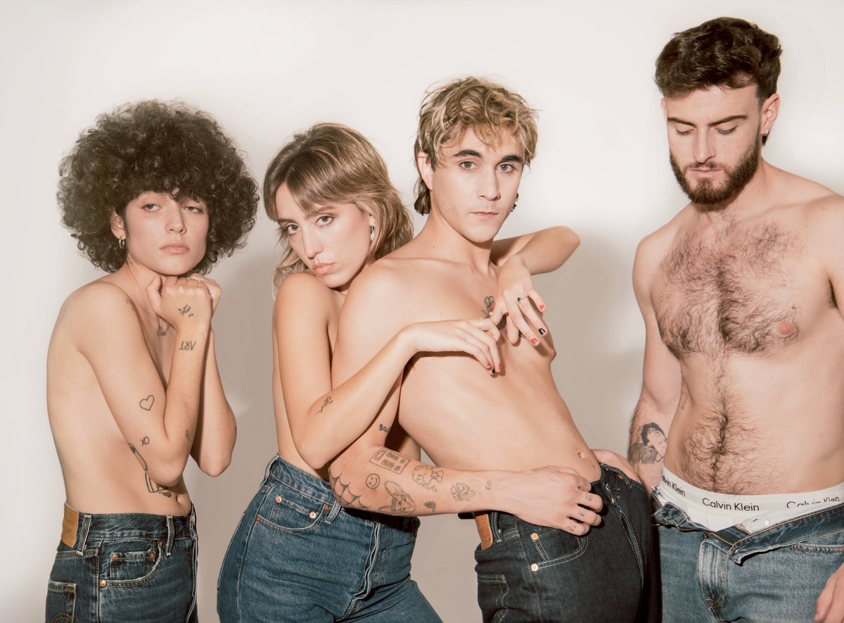 Este viernes 28/10 
Soltarnos
orcd.co/soltarnos_pres…

Podéis hacer presave y ver la portada y un adelanto
Os queremos gracias por esperar ❤️‍🩹

Foto: @ assiahalcazar
Maquillaje: @ andreacataclysm
Estilismo: @ chamoarmada