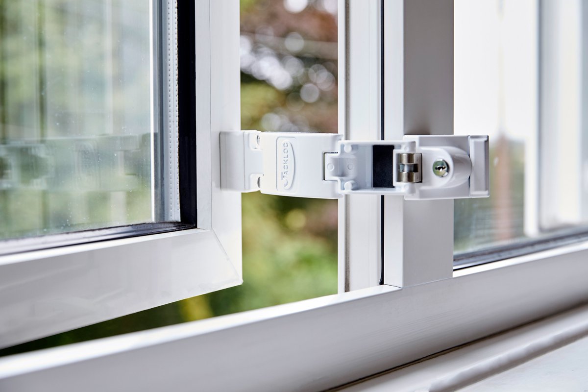 JackLoc_'s tweet photo. #NationalHomeSecurity month reminds us that it is more important than ever to invest in #homesecurity to deter opportunist burglars. Our Jackloc Titan Folding Window Restrictor carries the Sold Secure mark providing extra #security.
#windowsafety #soldsecure #safetyathome #NHSM https://t.co/ioVTdfH8x6